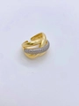 Dettaglio anello multistrato incrociato dorato con zirconi micro-pave incastonati - Stile a Croce a Più Anelli (001#)