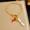 Bracciale in acciaio inossidabile dorato con ciondoli stella marina, peperoncino e perle - Stile Multi-Ciondolo Oro (B1974)