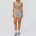 Khaki dames yoga set met U-hals sportbeha en nauwsluitende korte broek met hoge taille - M / Beha + Short / Kameelbruin