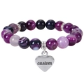 Lila Achatperlenarmband mit Herzanhänger und individueller Namensgravur im Detail - Violetter Achat Armband