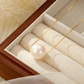 Elegant white shell pearl pendant necklace with thin golden box chain in wooden jewelry box - 14mm / Gold