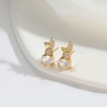 Orecchini a perno con coniglio dorato con pavé di diamanti scintillanti e pietre di zircone - Coniglio