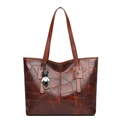 Grande borsa tote marrone in pelle sintetica effetto cerato con ciondolo a orsetto - Marrone