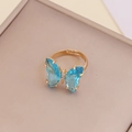 Verstellbarer goldener Schmetterlingsring mit himmelblauen Steinen und Zirkonia - See Blau