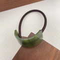 Coletero de acetato verde con texto dorado hecho a mano y cordón elástico marrón - Verde