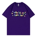 Dunkelviolettes T-Shirt mit Rundhalsausschnitt und künstlerischem Grafikdruck - Lila