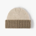 Gorro de punto bicolor para mujer en beige y marrón oscuro con textura de canalé - Beige Cosido Café Oscuro (23B067)