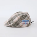 Détail du cordon réglable et du tissu à carreaux vintage sur la casquette enfant - 48cm (6 Mois-2 Ans) / Vert