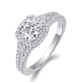 Detailansicht des Moissanit-Rings aus 925er Silber mit funkelnden Halo-Steinen im Kissenschliff - R13027/1 Karat/65 Mm-gra/schwarze Karte / US-Größe 7 / Umfang 54.3mm