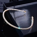 Elegante cerchietto in metallo sottile con strass multicolore e terminali dorati - Zircone AB