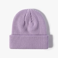 Hellviolette Strickmütze mit warmer Rippenstruktur und stylischem Umschlagdesign - Einheitsgröße / Malve