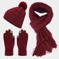 Dettaglio del set in maglia bordeaux con berretto con pompon, sciarpa e guanti touch - Borgogna