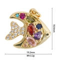 Macro shot showing dimensions and weight of a gold-plated fish pendant with zircons - DZY-2987 Colorful Fish