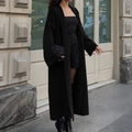 Damen Strickmantel in Schwarz für Herbst modebewusster Streetwear-Look in städtischer Umgebung - S / Schwarz