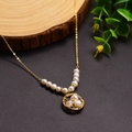 Collier artisanal en perles d'eau douce avec pendentif nid d'oiseau sur chaîne dorée - Or avec perle blanche