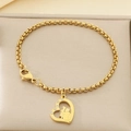 Détail du pendentif cœur doré avec silhouette mère-enfant et cristaux blancs - Silhouette Coeur Mère Enfant Embrassant (KB203651-Z)