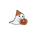 Dettaglio di una spilla smaltata di Halloween con un fantasma che tiene una zucca - Fantasma mago che abbraccia la zucca