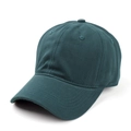 Dettaglio ravvicinato del cappellino da baseball verde scuro in cotone pettinato con trama saia - Regolabile / Verde Scuro