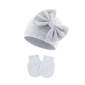 Dettaglio del cappello per neonati con fiocco e guanti antigraffio in maglia grigio chiaro - Grigio chiaro