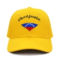 Berretto da baseball giallo con bandiera a cuore ricamata e testo Venezuela sul fronte - Bandiera a Cuore - Giallo