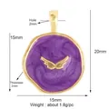 Ciondolo rotondo in rame smaltato viola scuro con ali dorate e diametro di 15mm - Ala / Viola