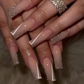 Uñas postizas cuadradas tipo French de lujo con líneas blancas y acabado de purpurina dorada - Estilo de Línea de Purpurina Francesa (AW06) / Pegamento de Gelatina Negro