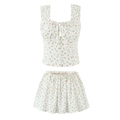 Completo due pezzi da donna con crop top bianco e minigonna abbinata con piccoli fiori rossi - S / Set con Zirconia Bianca
