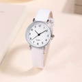 Minimalistische Damen-Quarzuhr mit weißem PU-Lederarmband und silbernem Metallgehäuse - Weiß