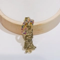 Macro del ciondolo a forma di Mietitore placcato oro con zirconi colorati incastonati - Stile A Multicolore