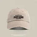 Nahaufnahme der Khaki-Kappe aus Baumwolle mit Urban Future Axioms Stickerei - M (56-58cm) / Khaki
