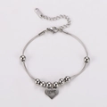 Silbernes Schlangenarmband mit runden Perlen und einem LOVE-Herzanhänger aus Edelstahl - Stahlfarbe