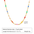 Dettaglio della collana in acciaio inossidabile dorato con perline colorate - 40-45cm / Oro