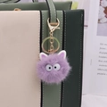 Llavero de peluche morado con ojos grandes y cierre dorado para bolso de mano - Cierre de Cadena Dorada / Púrpura Taro