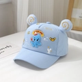 Dettaglio del berretto azzurro per bambini con orecchie 3D e stampa a cartone di polpo - 50cm 1-3 Anni / Blu