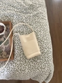 Bolso vertical blanco crema para móvil en cuero granulado con correa delgada de hombro - Blanco