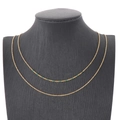 Collier double rang en acier doré avec perles vertes exposé sur un buste noir - Vert Foncé