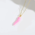 Collana choker con ciondolo a peperoncino rosa e catena dorata in stile minimal - Peperoncino Rosa