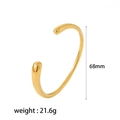 Dettaglio del bracciale in acciaio inossidabile placcato oro 18K da 68mm e peso di 21,6g - Stile Oro Minimalista (TB7059)