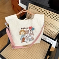 Gewatteerde beige canvas crossbodytas met schattig borduurwerk en roze bandjes - Melkwit Hart Meisje