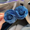 Fermaglio per capelli a fiori di camelia in denim blu scuro vintage con bordi sfrangiati - Fermaglio Doppia Rosa Blu Denim (10cm)