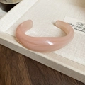 Rosa durchscheinendes Acryl-Armband mit Marmortextur und offenem ovalem Design - Rosa