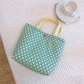 Dettaglio della piccola borsa floreale con margherite gialle e chiusura a scatto in ottone - Fiori giallo chiaro