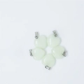 Set di cinque ciondoli a cuore in pietra naturale verde chiaro da 15 mm con ganci - Pietra luminosa