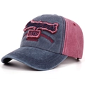 Detalle de gorra de béisbol vintage de algodón con parche bordado New York 1985 - Ajustable / Azul marino