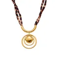 Dettaglio collana foulard leopardo con pendente geometrico in acciaio e dimensioni - Stile Anello Quadrato Oro (P2162)