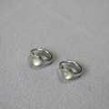 Orecchini a cerchio minimalisti in argento con una pietra di agata verde pallido - Placcato Oro Bianco - Prehnite
