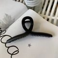 Minimalist matte black 13cm hanger hair claw clip on white leaf patterned background - 13cm Hanger Type / Matte Black