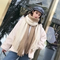 Chunky knit scarf in beige and khaki colorblock design with soft fringed edges - Beige and Camel