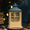 Lanterna natalizia vintage panna e verde con scena di chiesa innevata e luce a LED - Piccola Città Color Legno Vintage