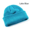 Einfarbige seeblaue Rippstrick-Mütze mit Umschlag für Winterwärme und Outdoor-Aktivitäten - See Blau